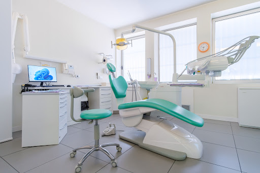Studio Dentistico Montagna