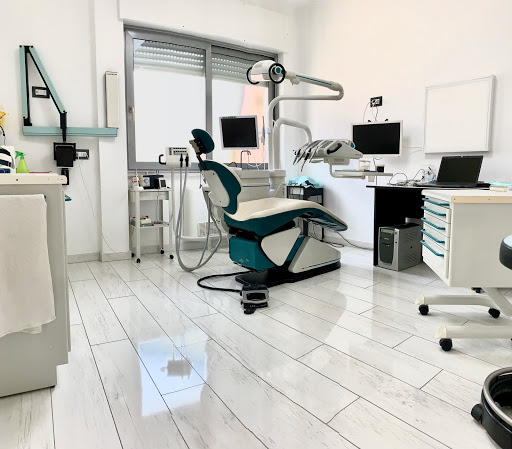 Studio Dentistico Smile Cure Dental Clinic