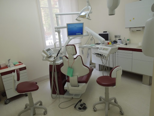 Studio Dentistico Dott. Matteo Breccia, Dentista