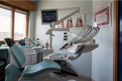 Studio Dentistico Dr. Mauro Cusmai, Dentista