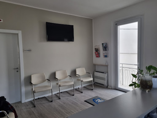Studio Dentistico he dental clinic