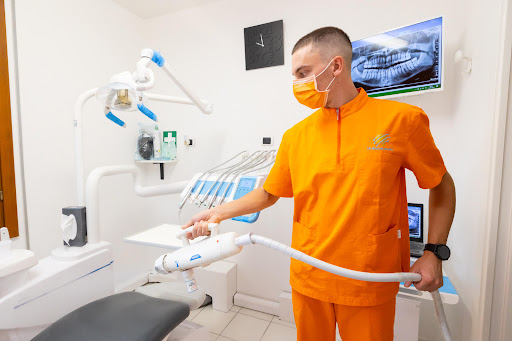 Studio Dentistico Centro Medico De Boni logo