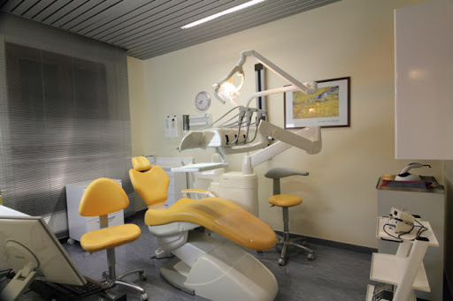 Studio Dentistico Dr. Calzonetti logo