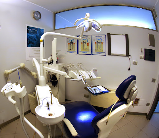 Studio Dentistico Amadental - Dentista Magenta logo