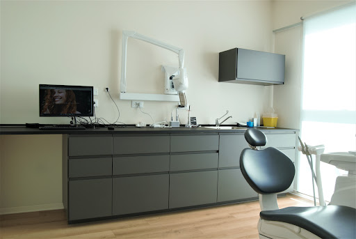 Studio Dentistico Monti Dental Center logo