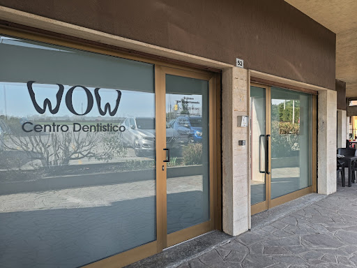 Studio Dentistico WOW centro dentistico logo