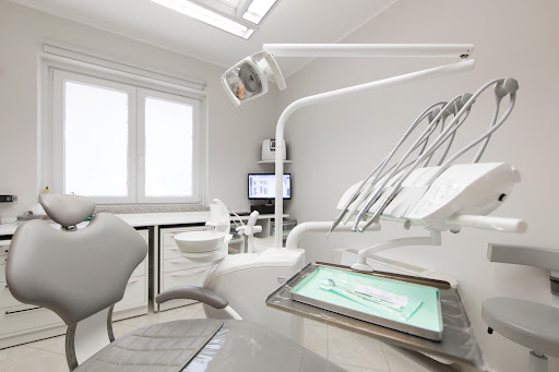 Studio Dentistico Innova Clinique logo