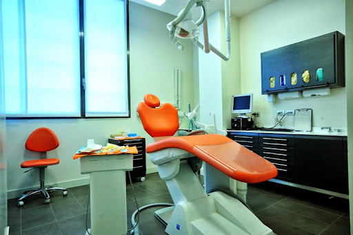 Studio Dentistico Sanitas logo