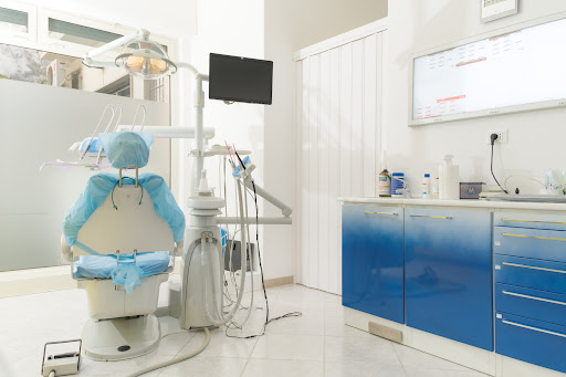 Studio Dentistico Dr. Maggioni logo